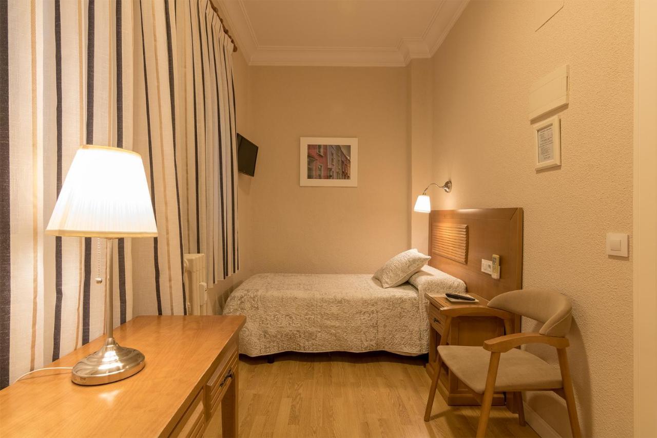 Hostal Santillan Madrid Eksteriør bilde