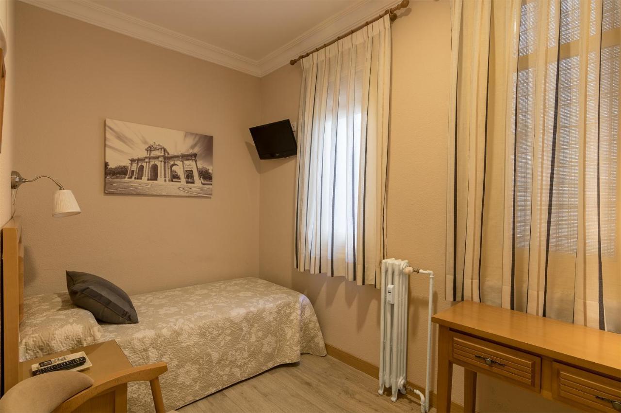 Hostal Santillan Madrid Eksteriør bilde