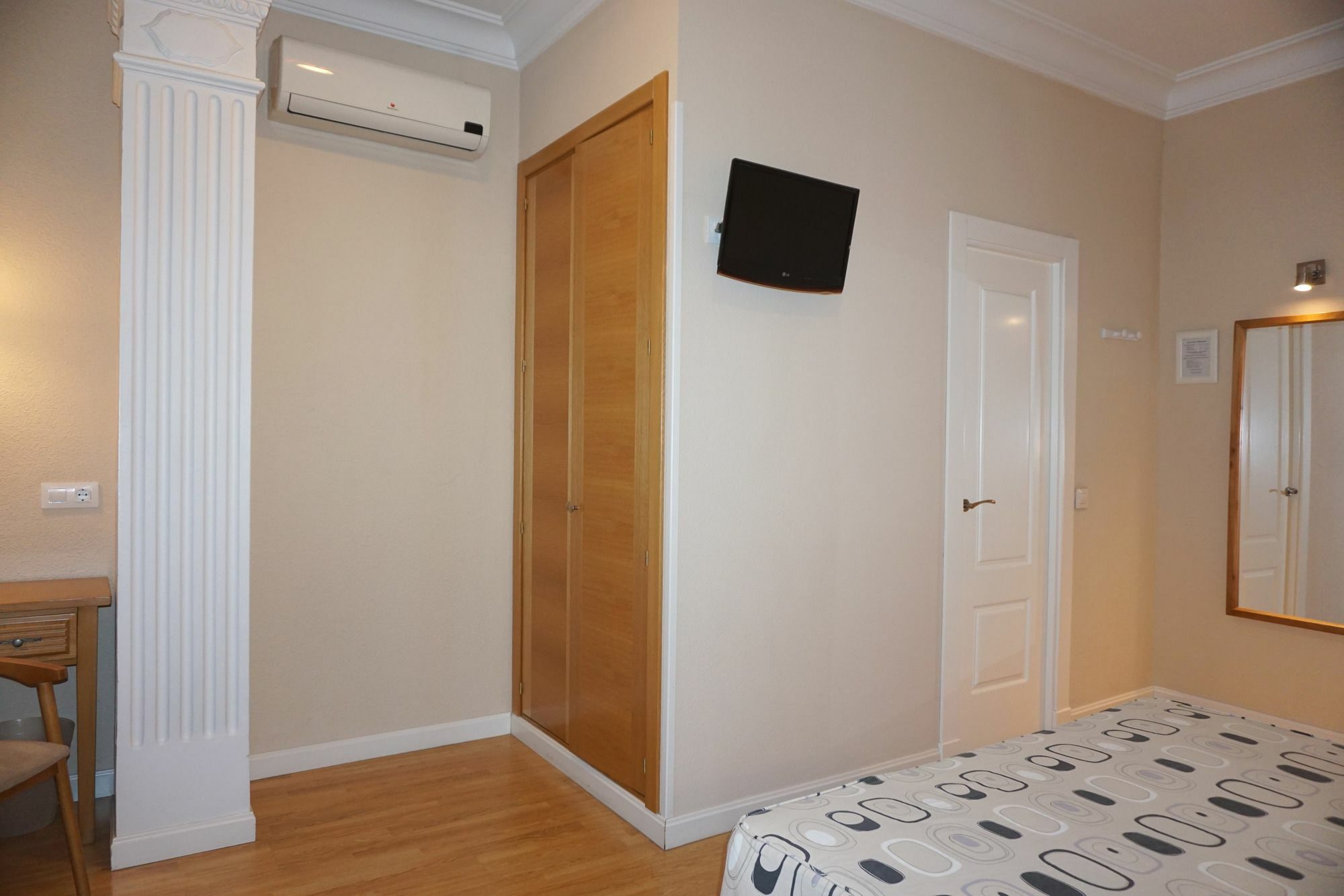 Hostal Santillan Madrid Eksteriør bilde