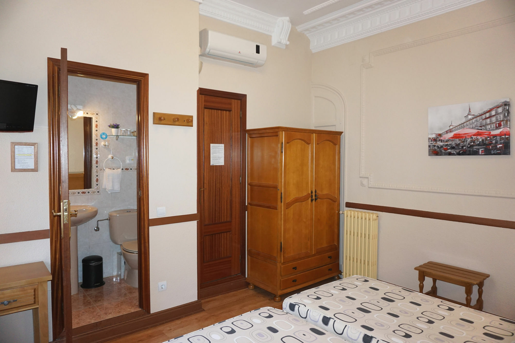 Hostal Santillan Madrid Eksteriør bilde