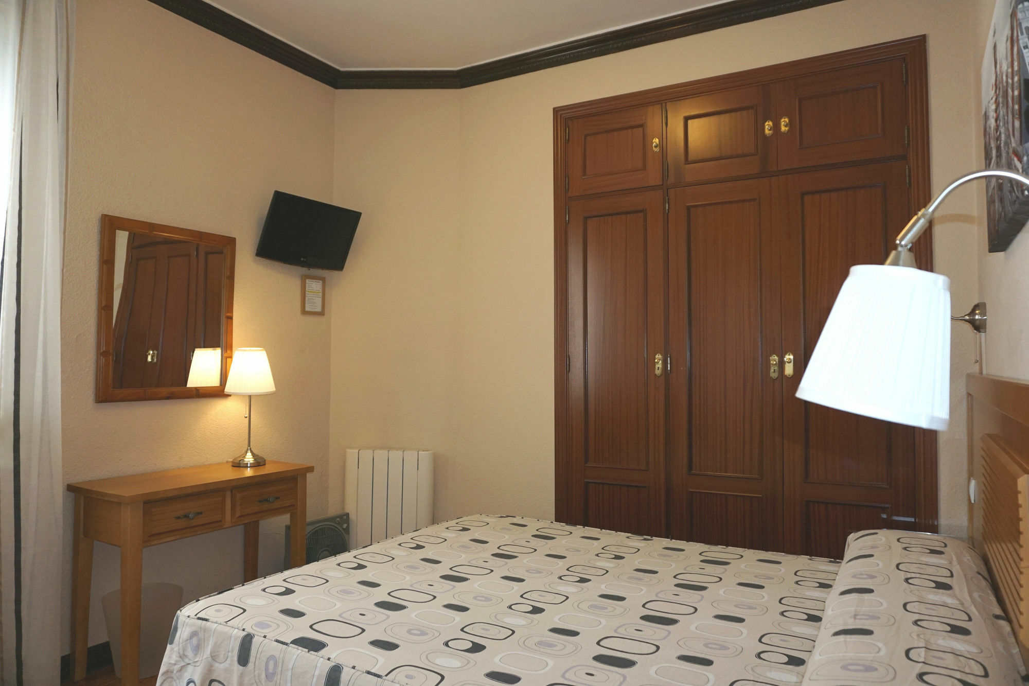 Hostal Santillan Madrid Eksteriør bilde