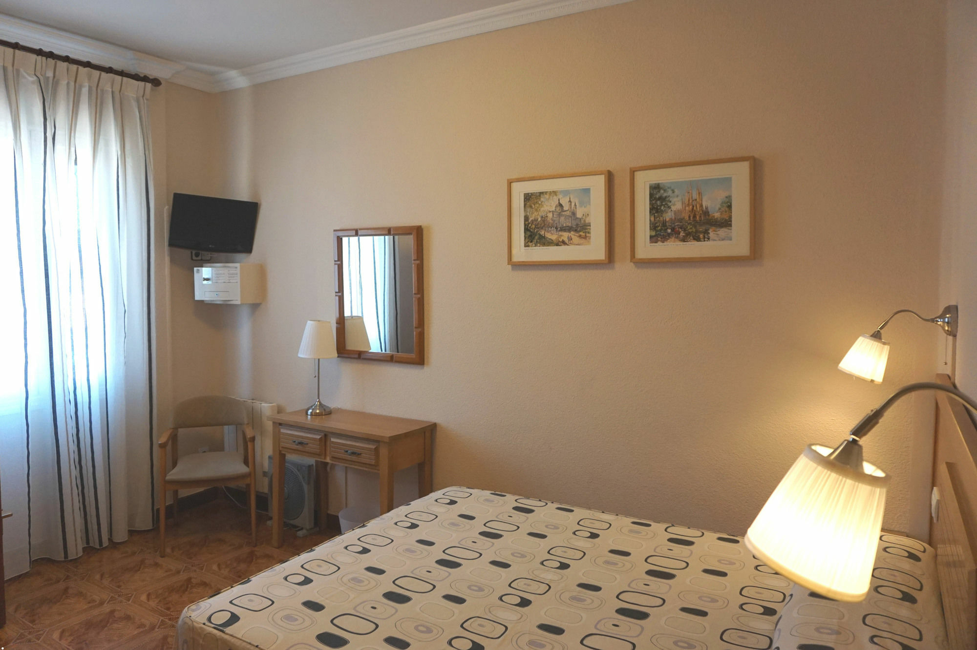 Hostal Santillan Madrid Eksteriør bilde