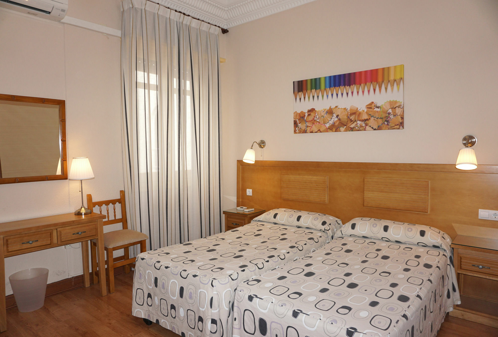 Hostal Santillan Madrid Eksteriør bilde